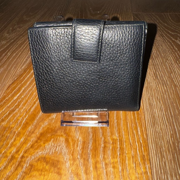 Women’s Gucci Black Textured Leather Wallet - Picture 2 of 5
